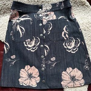 Agnes & Dora Gray and Pink A-Line Snap Front Skirt